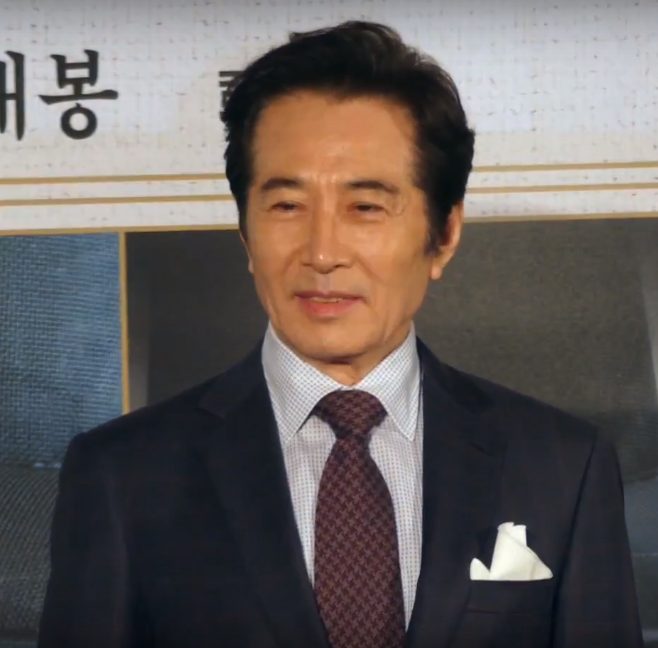 백윤식 사주
