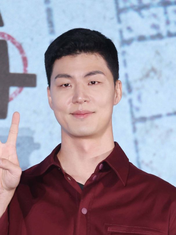 말왕 사주, 비겁 있는 유명인 명식