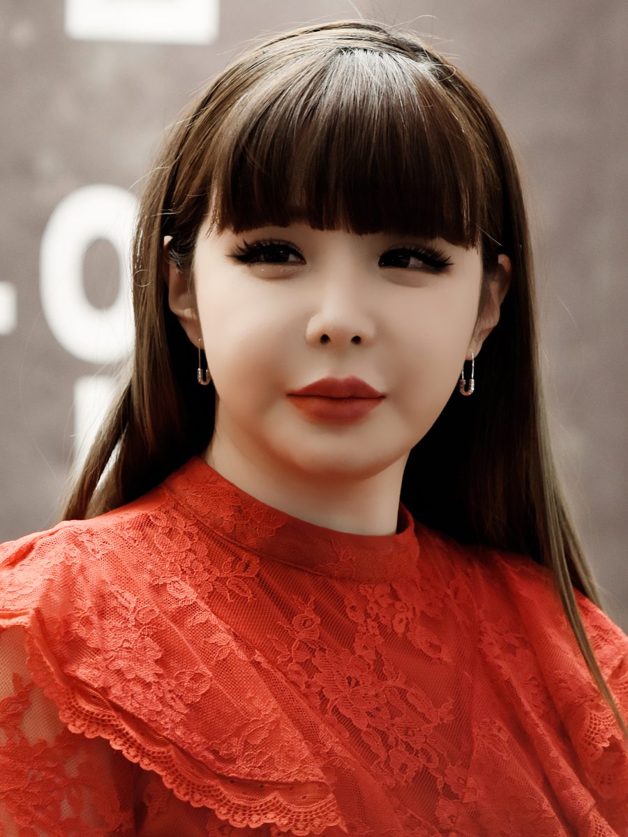 박봄 사주